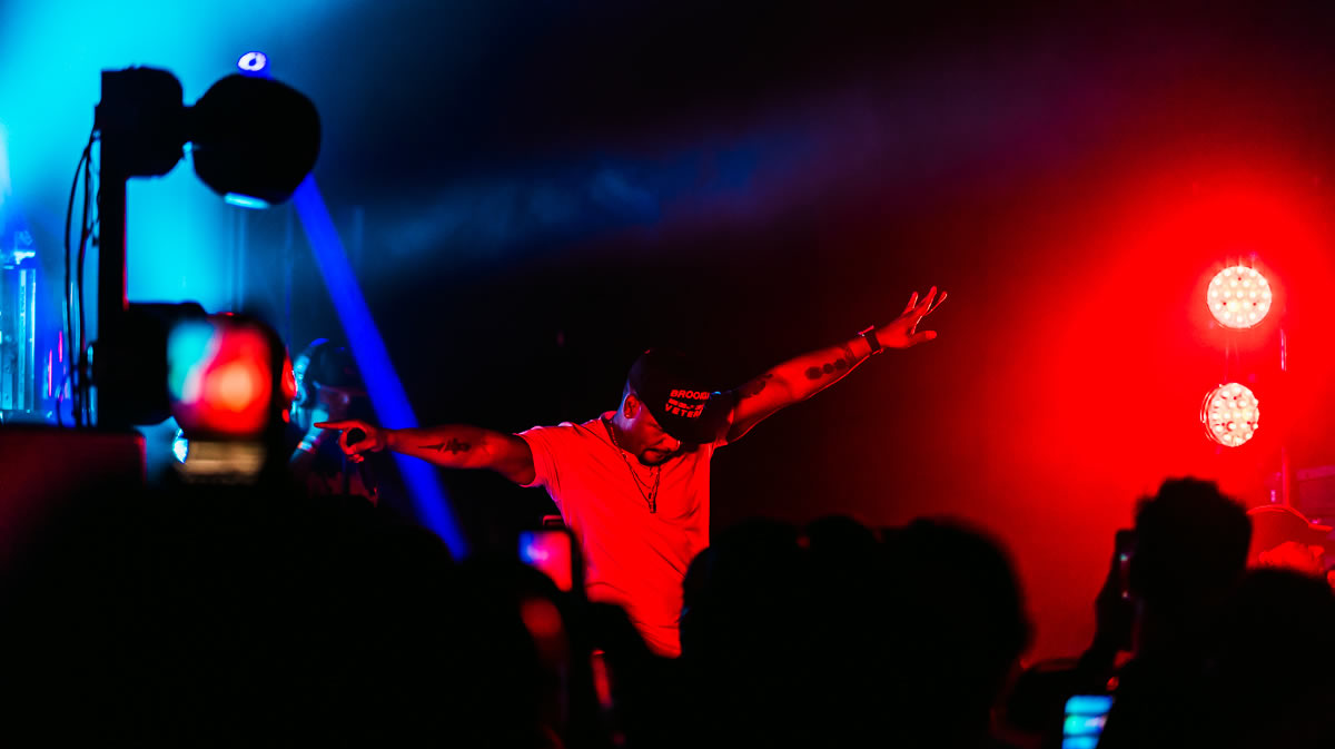 AZ