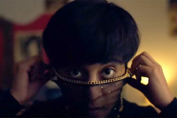 Haseena Peera putting on a mask