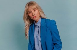 portrait of singer-songwriter Lindsay Jarman