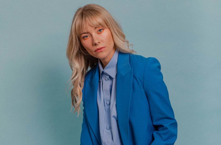 portrait of singer-songwriter Lindsay Jarman